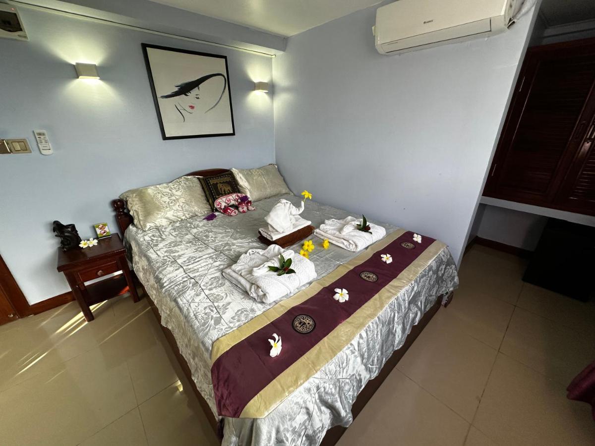 Hawaii Lounge Hotel Sihanoukville Exterior photo