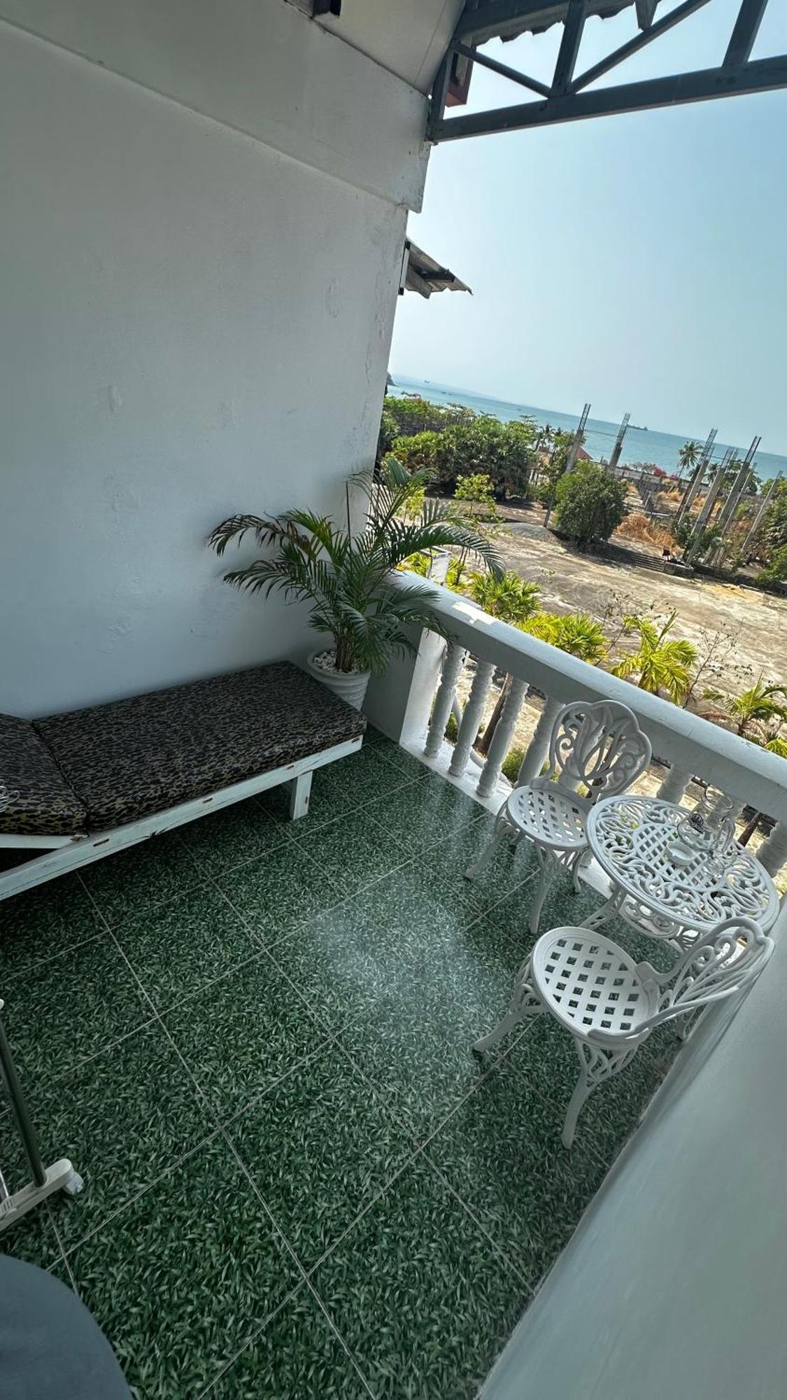 Hawaii Lounge Hotel Sihanoukville Exterior photo
